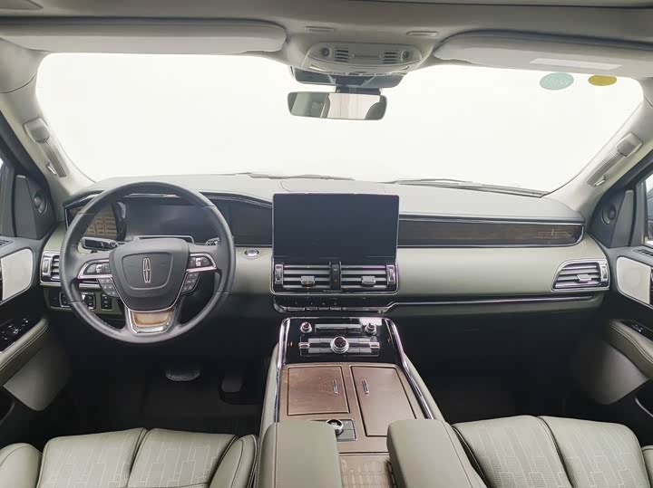 Фото 6 - Lincoln Navigator