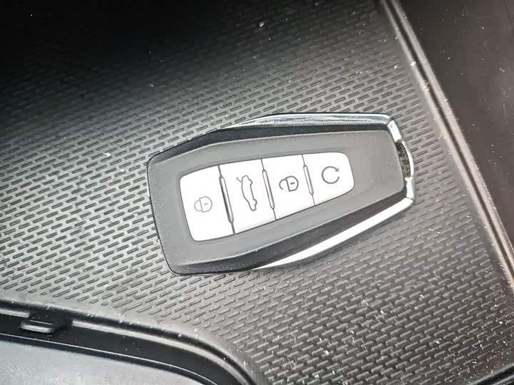 Фото 9 - Geely Binrui