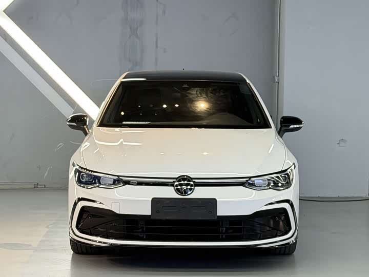 Фото 2 - Volkswagen Golf