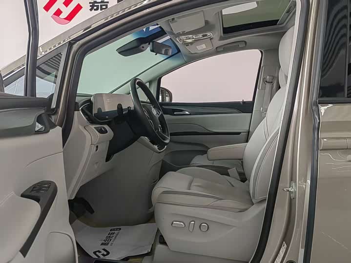 Фото 8 - Buick GL8 ES