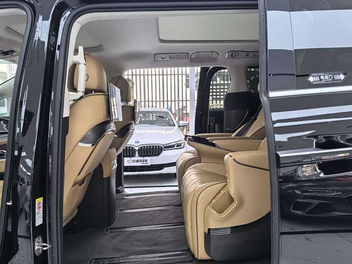 Фото 4 - Denza D9