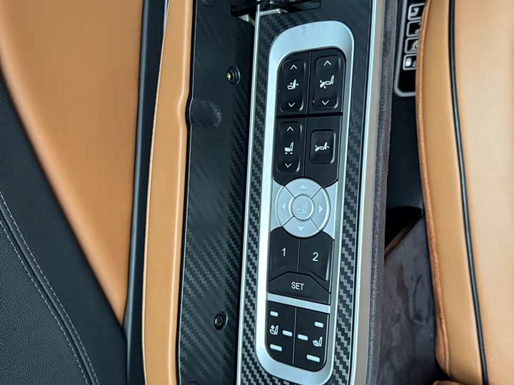 Фото 5 - Hongqi HQ9