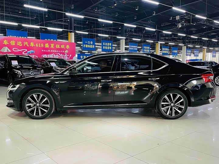 Фото 5 - Skoda Superb