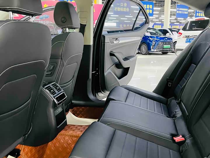 Фото 7 - Skoda Superb