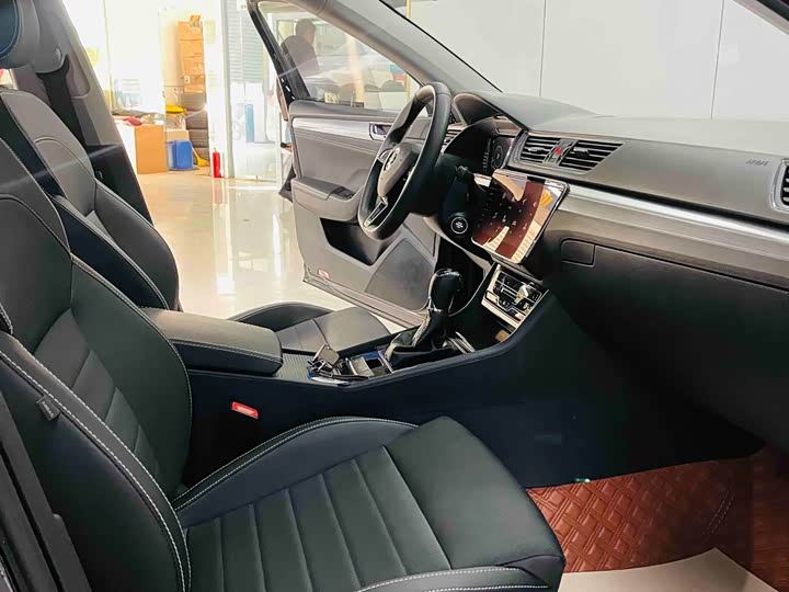 Фото 8 - Skoda Superb