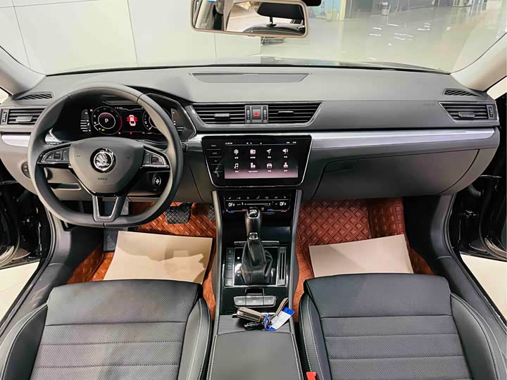 Фото 9 - Skoda Superb