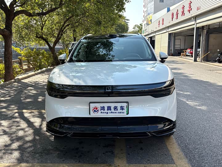 Фото 2 - Zeekr 7X