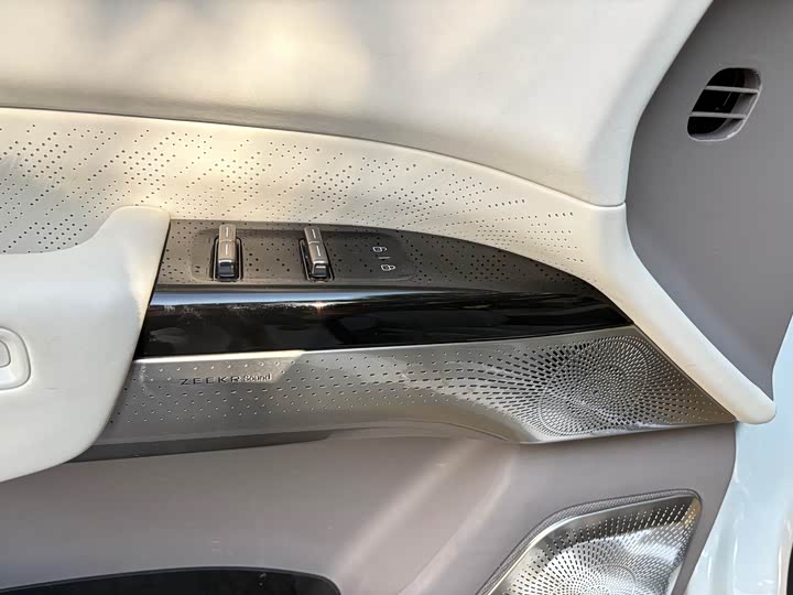 Фото 6 - Zeekr 7X