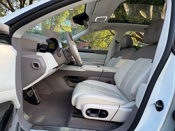 Фото 7 - Zeekr 7X