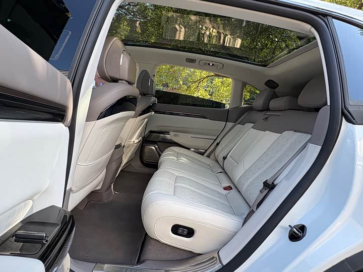 Фото 8 - Zeekr 7X