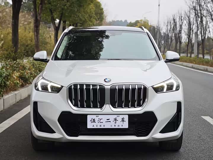 Фото 2 - BMW X1