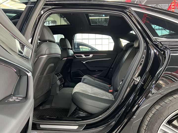 Фото 6 - Audi A6L