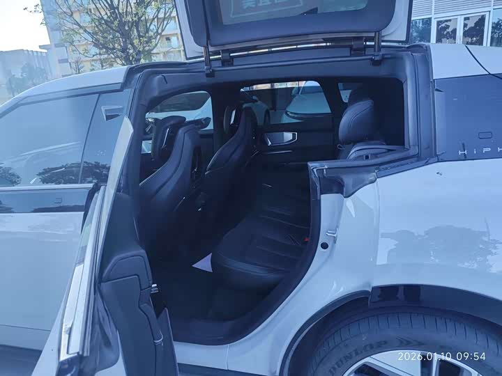 Фото 8 - HiPhi Y