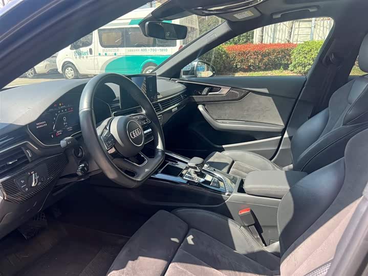 Фото 4 - Audi A4L