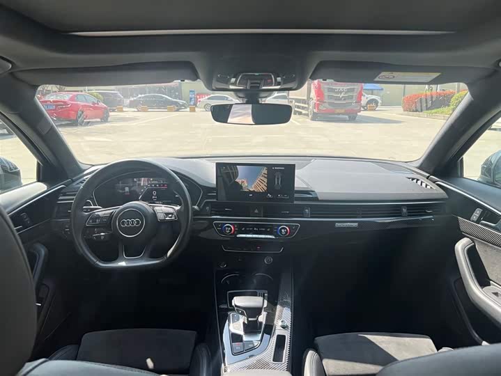 Фото 6 - Audi A4L