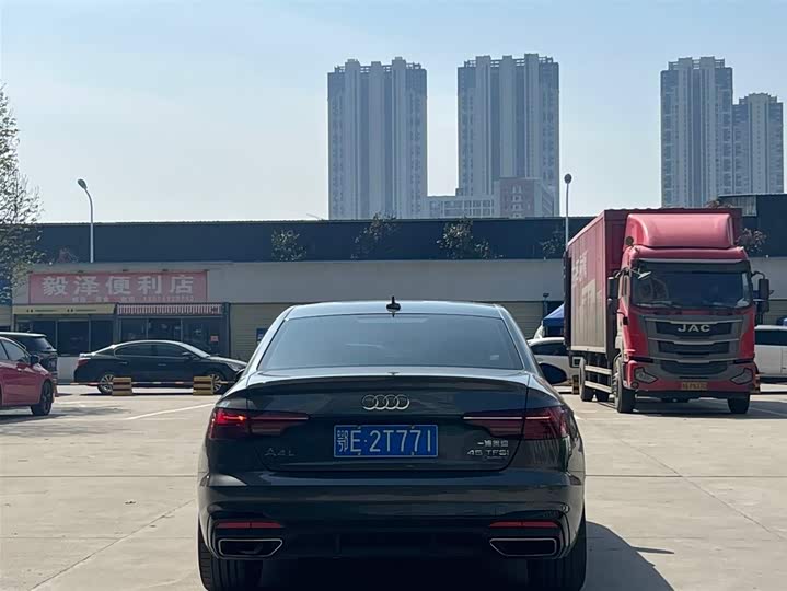 Фото 8 - Audi A4L