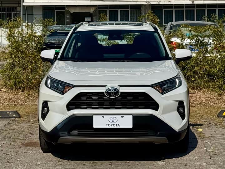 Фото 2 - Toyota RAV4