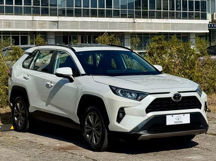 Фото 3 - Toyota RAV4