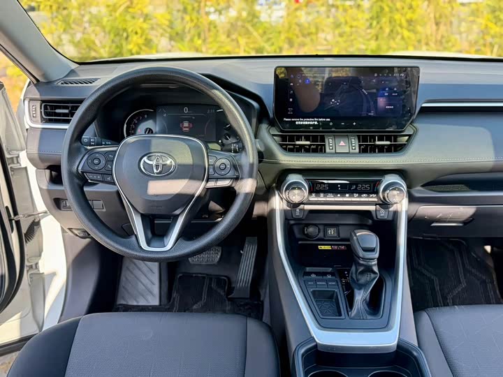 Фото 5 - Toyota RAV4