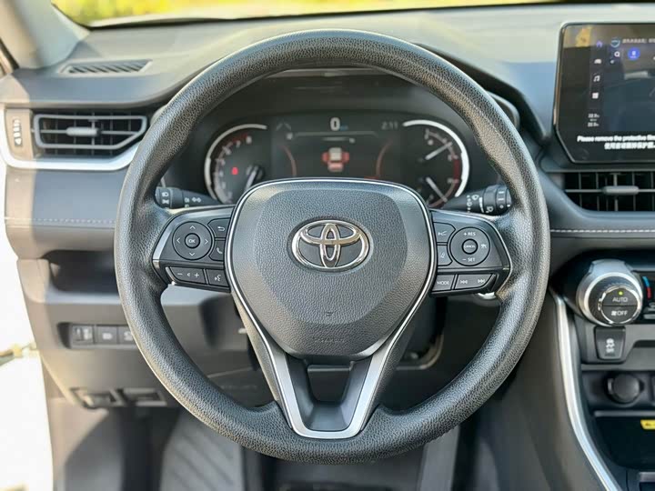 Фото 9 - Toyota RAV4