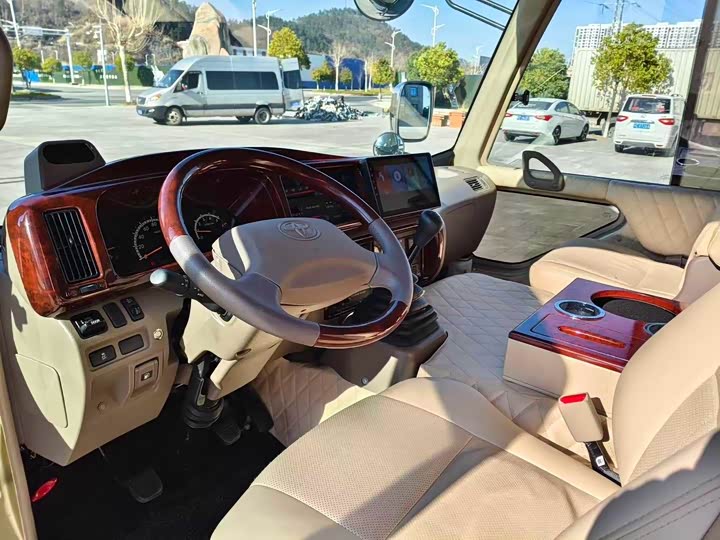 Фото 3 - Toyota Coaster