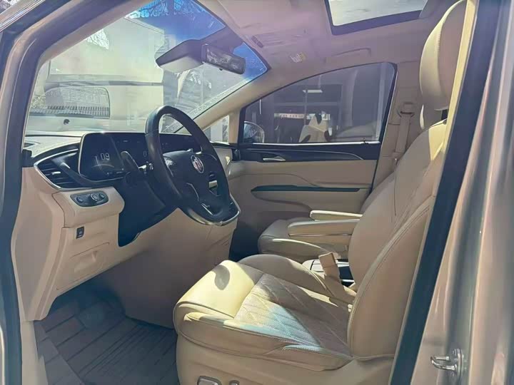 Фото 4 - Buick GL8 ES