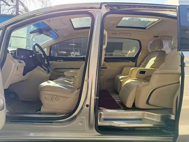 Фото 6 - Buick GL8 ES