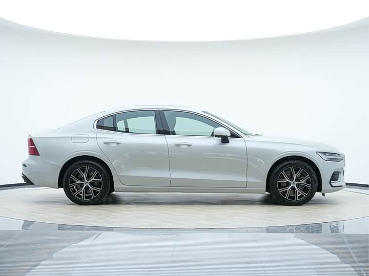 Фото 4 - Volvo S60
