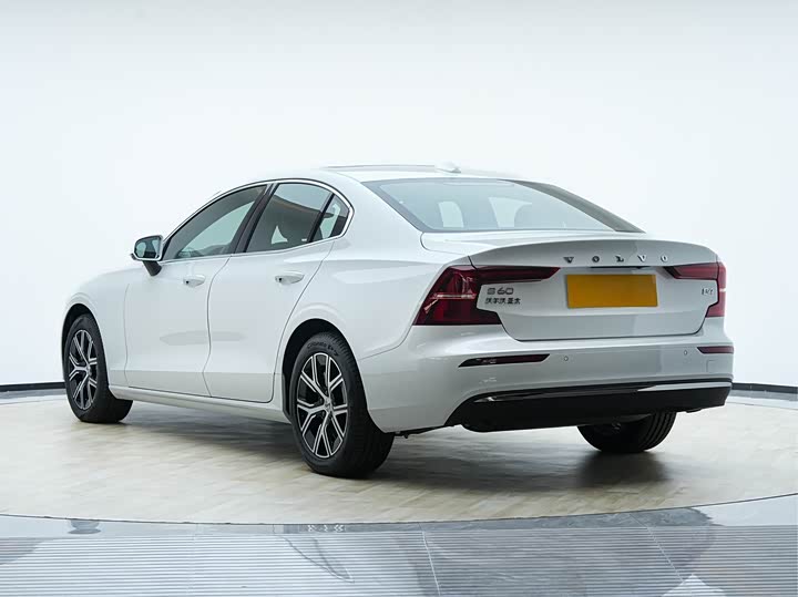 Фото 8 - Volvo S60