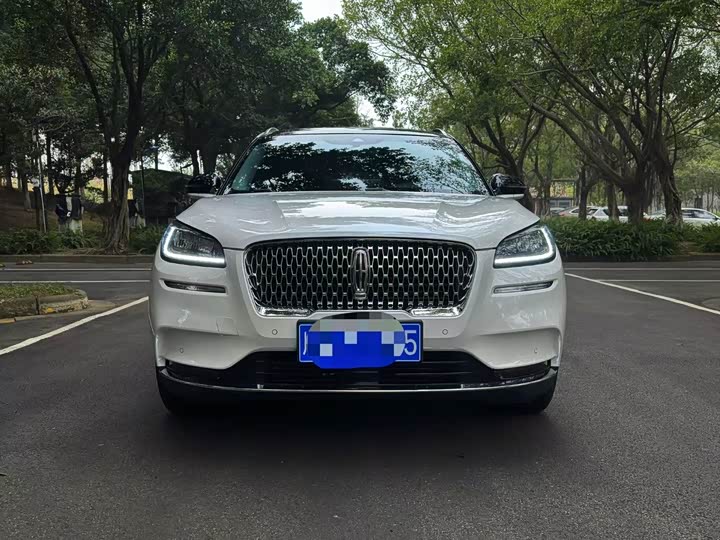 Фото 2 - Lincoln Corsair