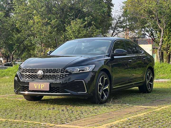 Фото 1 - Volkswagen Passat