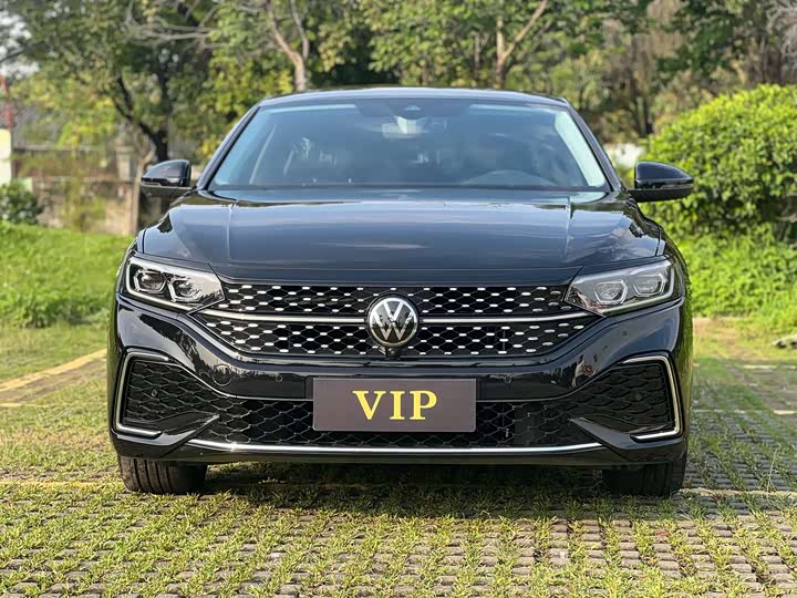 Фото 2 - Volkswagen Passat