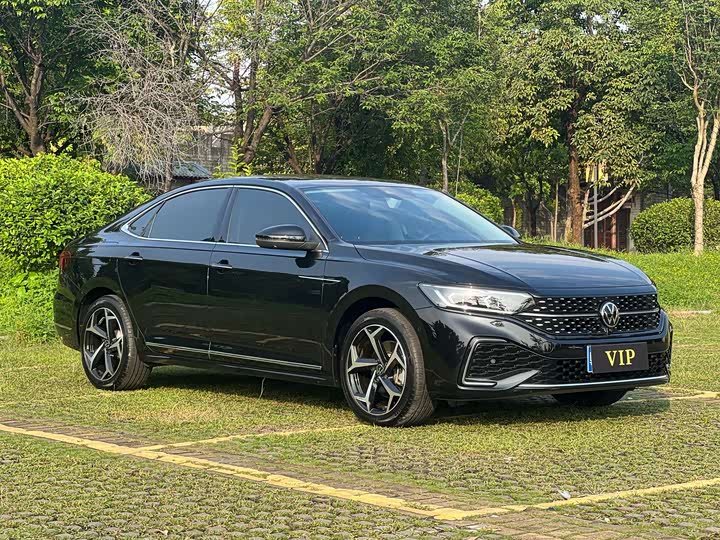 Фото 3 - Volkswagen Passat