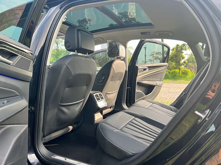 Фото 5 - Volkswagen Passat