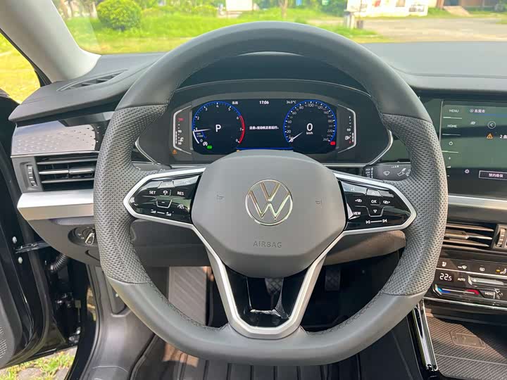 Фото 9 - Volkswagen Passat