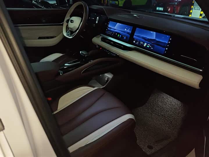 Фото 8 - Geely Monjaro