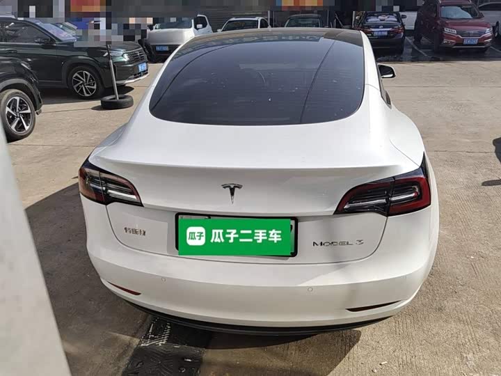 Фото 6 - Tesla Model 3