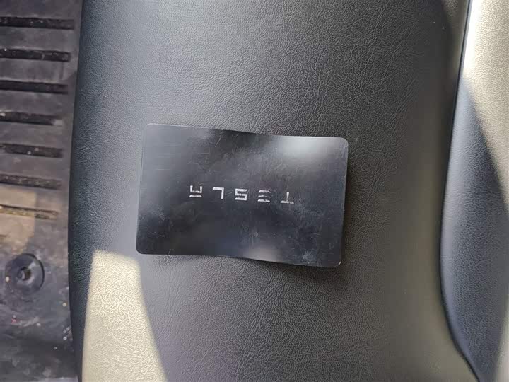 Фото 9 - Tesla Model 3