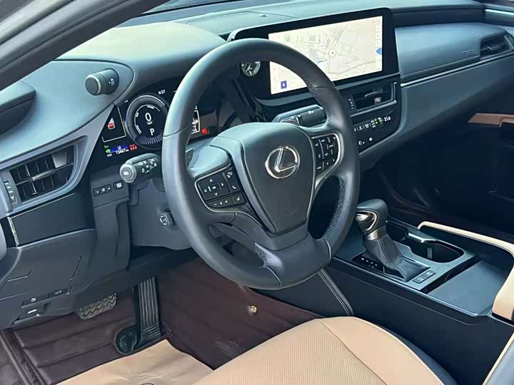 Фото 4 - Lexus ES