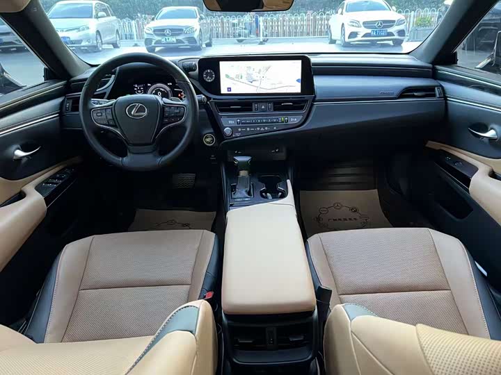 Фото 6 - Lexus ES