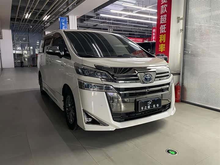 Фото 1 - Toyota Vellfire