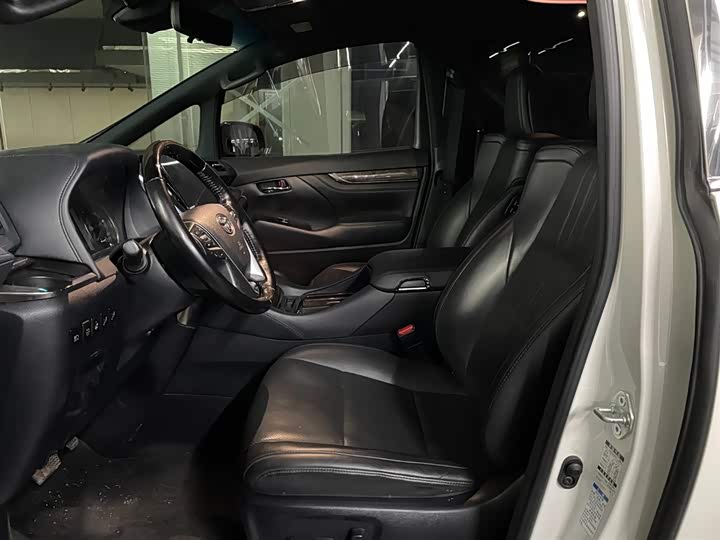 Фото 8 - Toyota Vellfire