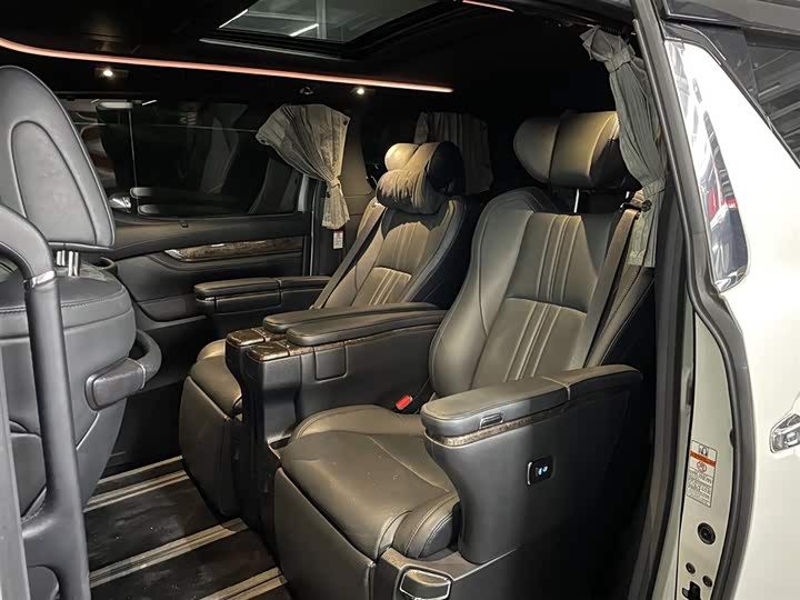 Фото 9 - Toyota Vellfire