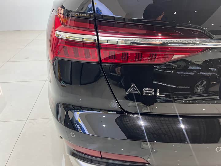 Фото 6 - Audi A6L