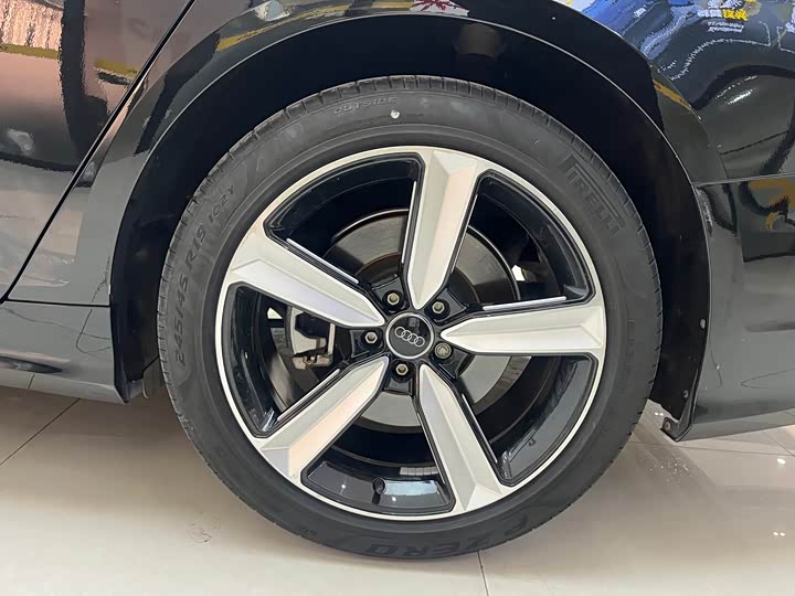 Фото 7 - Audi A6L