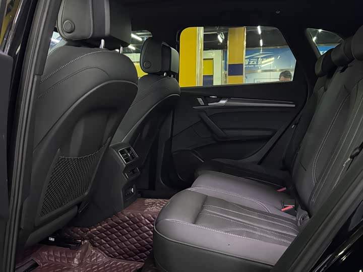 Фото 5 - Audi Q5L