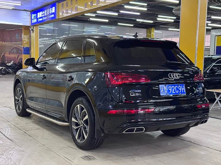 Фото 7 - Audi Q5L