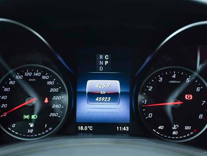 Фото 8 - Mercedes-Benz V-Class