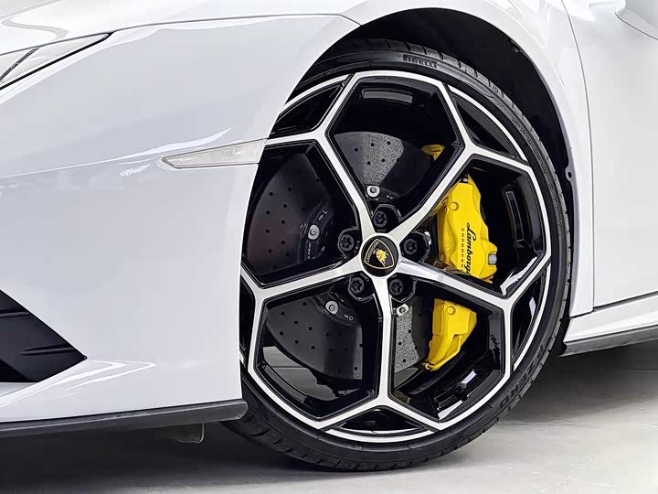 Фото 8 - Lamborghini Huracán