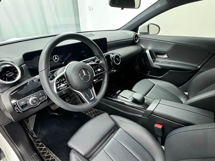 Фото 5 - Mercedes-Benz A-Class